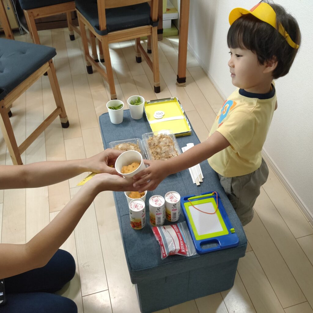 おうち縁日で屋台ごっこ【縁日の屋台と料理を簡単に手作り】子供がお祭り気分とお店番を楽しむ | あぼーの子育て日記*