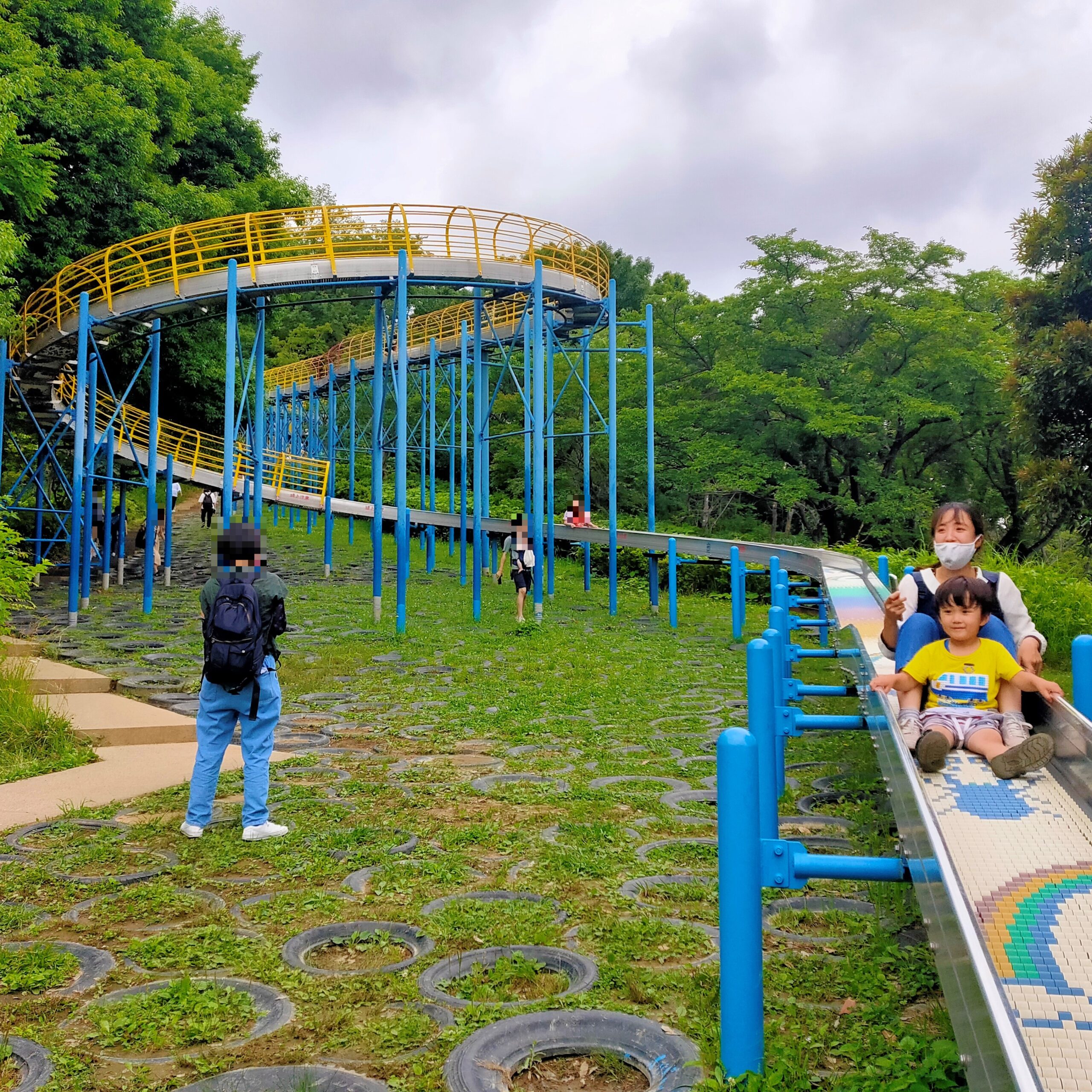 こどもの国 せせらぎで水遊びを思いっきり楽しむ 横浜で1番長いローラーすべり台もオススメ あぼーの子育て日記